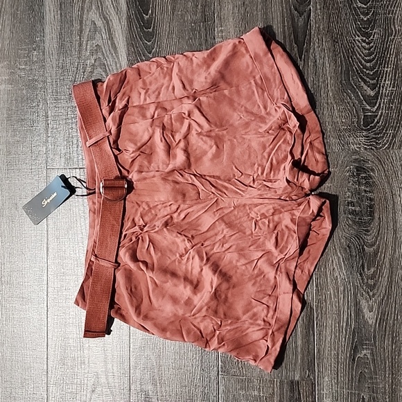 ⛅️ Shinestar belted Shorts ⛅️ - Picture 1 of 4
